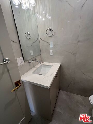 13338 Magnolia Boulevard, Sherman Oaks, CA 91423