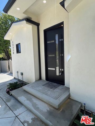13338 Magnolia Boulevard, Sherman Oaks, CA 91423