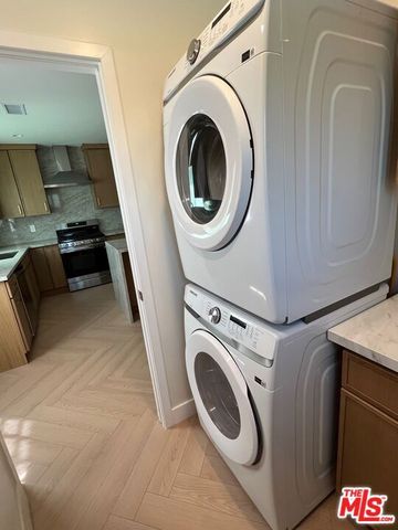 13338 Magnolia Boulevard, Sherman Oaks, CA 91423