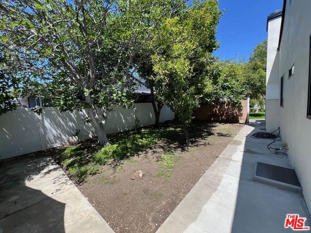 13338 Magnolia Boulevard, Sherman Oaks, CA 91423