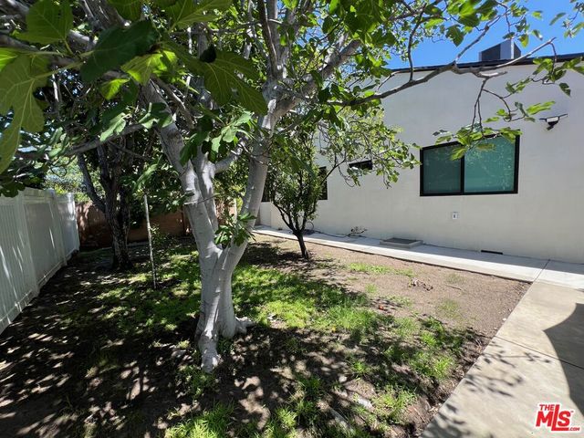 13338 Magnolia Boulevard, Sherman Oaks, CA 91423