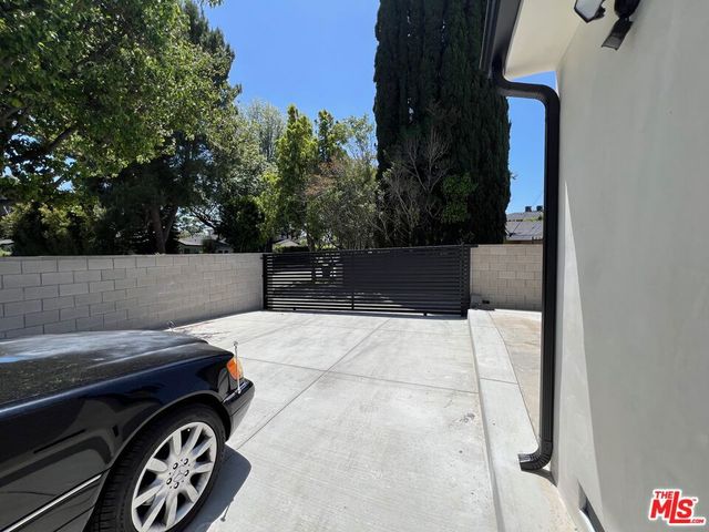 13338 Magnolia Boulevard, Sherman Oaks, CA 91423