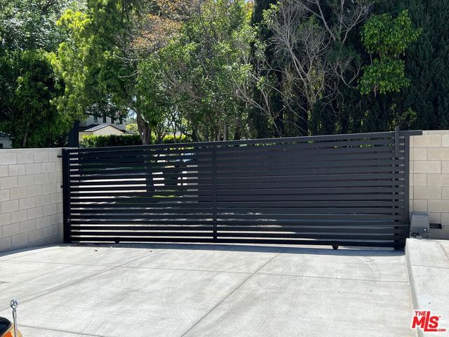 13338 Magnolia Boulevard, Sherman Oaks, CA 91423