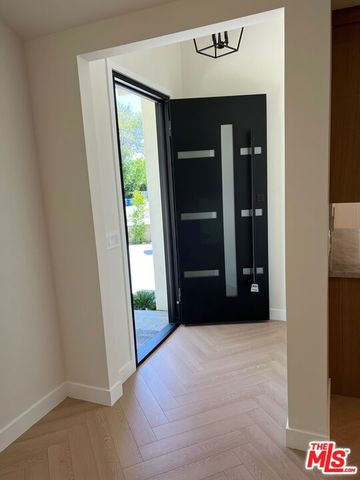 13338 Magnolia Boulevard, Sherman Oaks, CA 91423