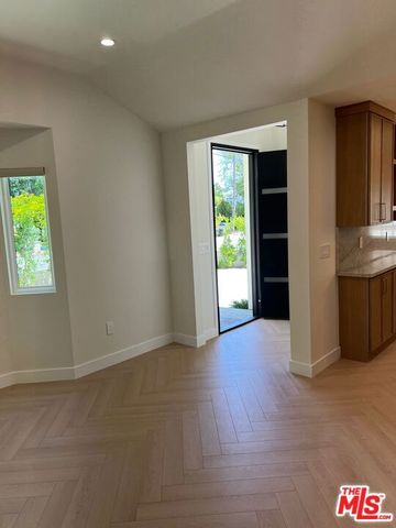 13338 Magnolia Boulevard, Sherman Oaks, CA 91423