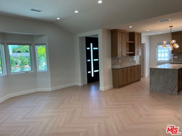 13338 Magnolia Boulevard, Sherman Oaks, CA 91423