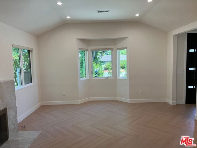 13338 Magnolia Boulevard, Sherman Oaks, CA 91423
