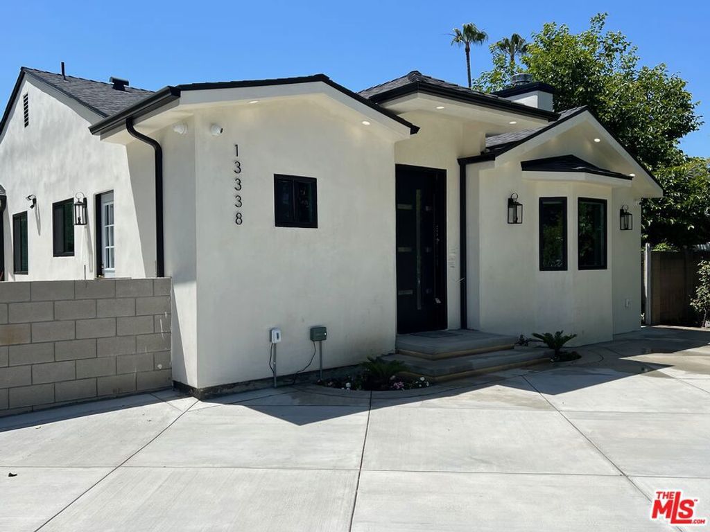 13338 Magnolia Boulevard, Sherman Oaks, CA 91423