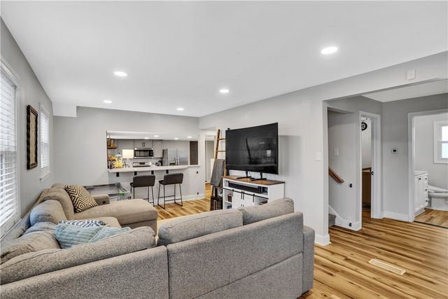 2012 Forge Dr, Aliquippa, PA 15001