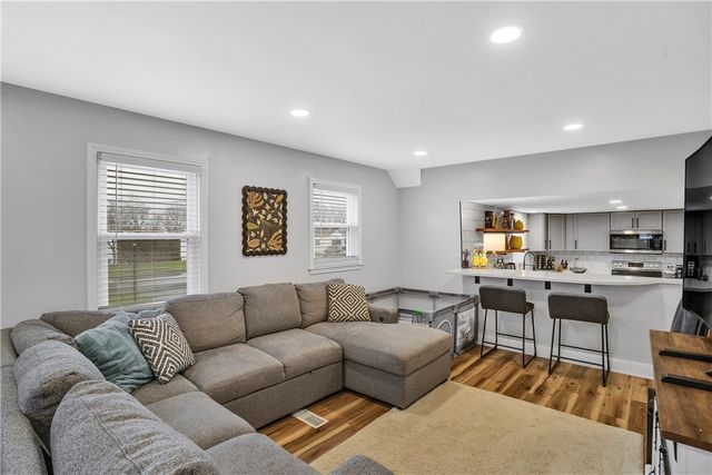 2012 Forge Dr, Aliquippa, PA 15001