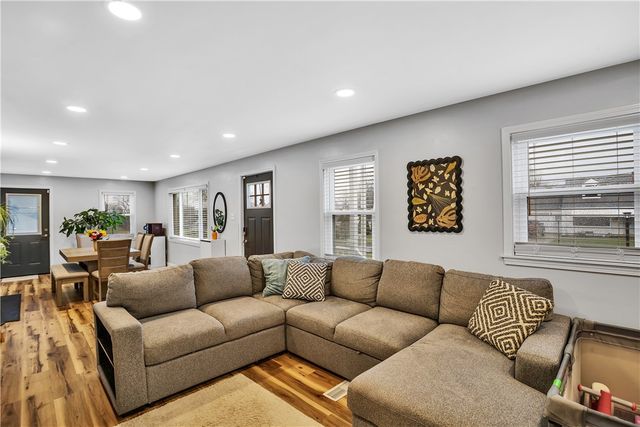 2012 Forge Dr, Aliquippa, PA 15001