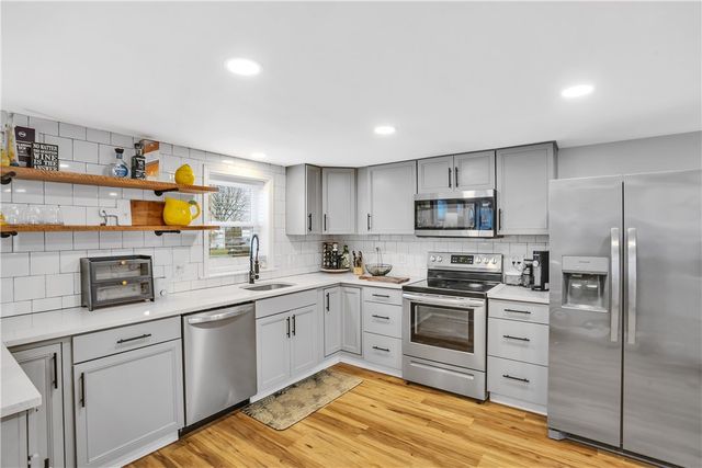 2012 Forge Dr, Aliquippa, PA 15001