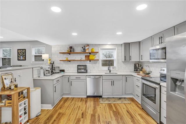 2012 Forge Dr, Aliquippa, PA 15001