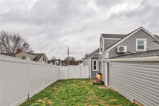 2012 Forge Dr, Aliquippa, PA 15001