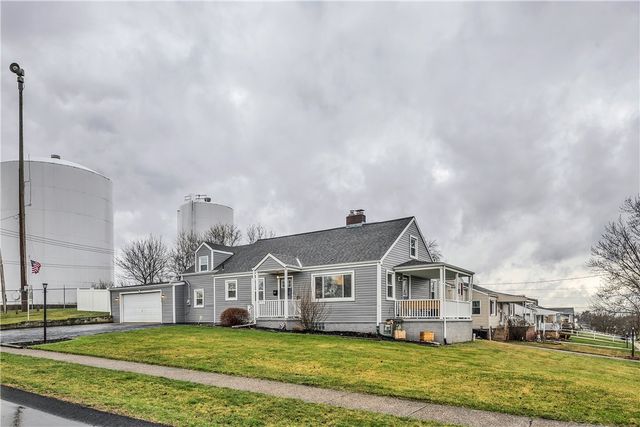 2012 Forge Dr, Aliquippa, PA 15001