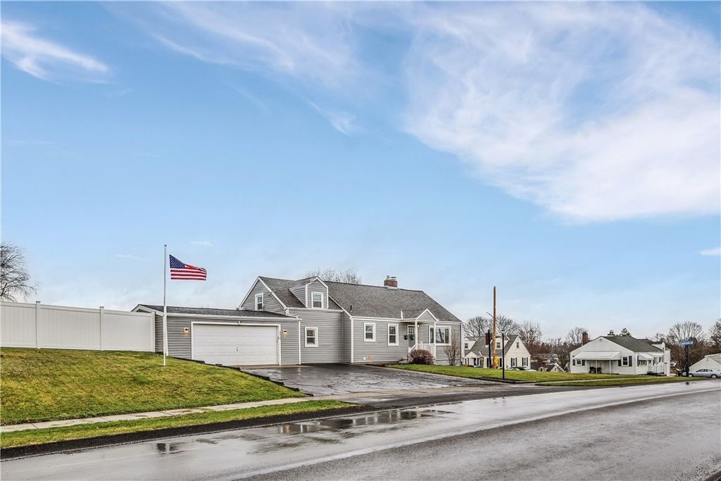 2012 Forge Dr, Aliquippa, PA 15001