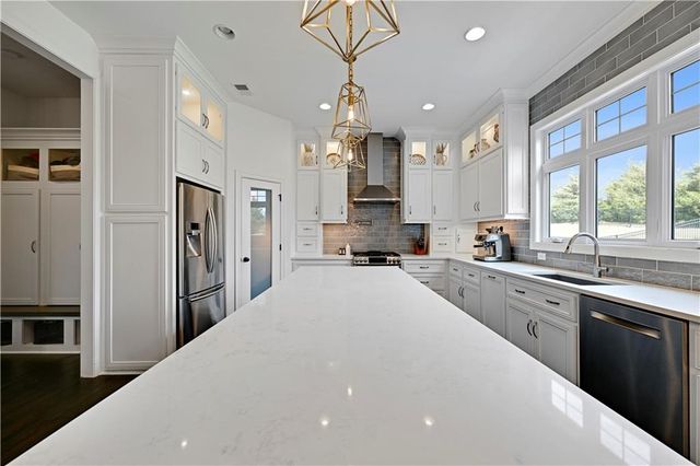 11573 S Roundtree Street, Olathe, KS 66061