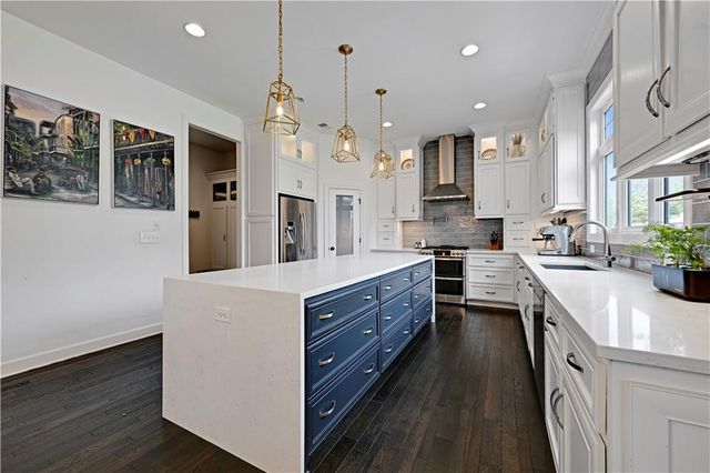 11573 S Roundtree Street, Olathe, KS 66061