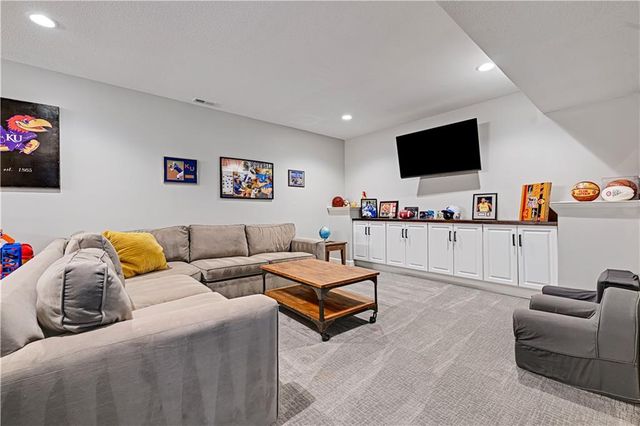 11573 S Roundtree Street, Olathe, KS 66061