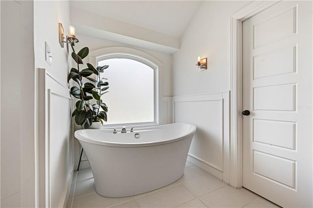 11573 S Roundtree Street, Olathe, KS 66061