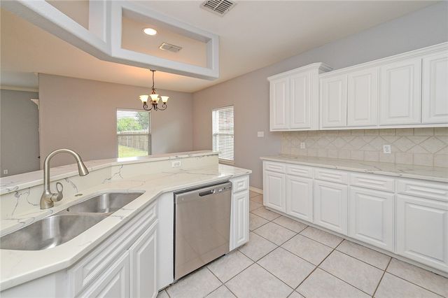 2318 Luzius Dr, Corpus Christi, TX 78418