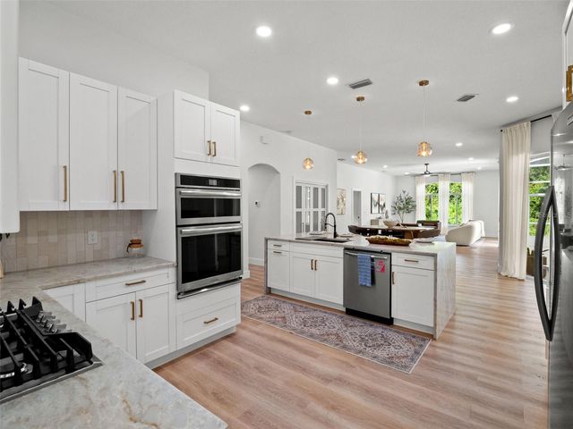 6111 HERONCREST COURT, Lithia, FL 33547
