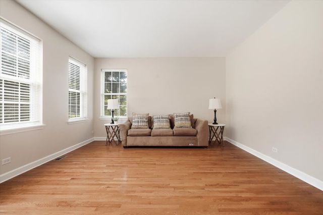 2835 Liberty Lakes Boulevard, Wauconda, IL 60084