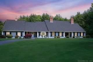 16 Oak Bluff, Avon, CT 06001