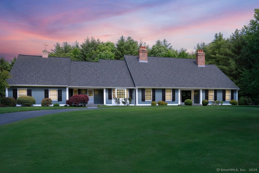 16 Oak Bluff, Avon, CT 06001