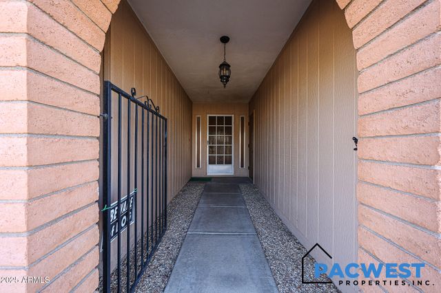 4801 W BEVERLY Lane, Glendale, AZ 85306