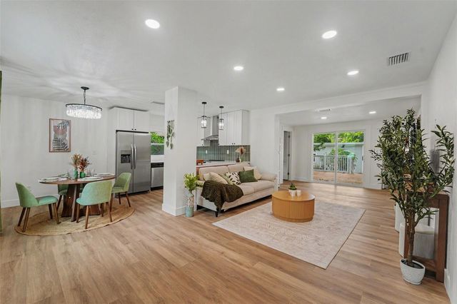 903 E CAYUGA STREET, Tampa, FL 33603