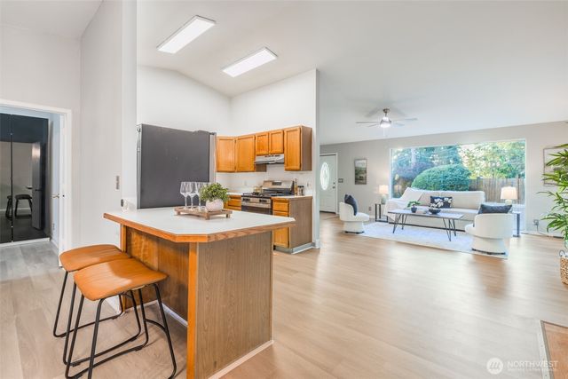 2417 S 249th Place, Kent, WA 98032