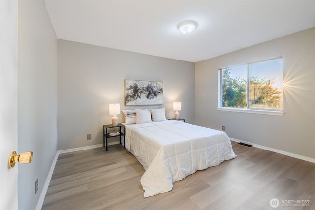 2417 S 249th Place, Kent, WA 98032
