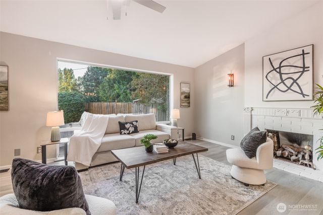 2417 S 249th Place, Kent, WA 98032