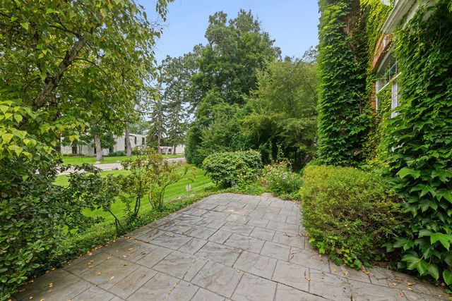 1735 Yale Court, Lake Forest, IL 60045