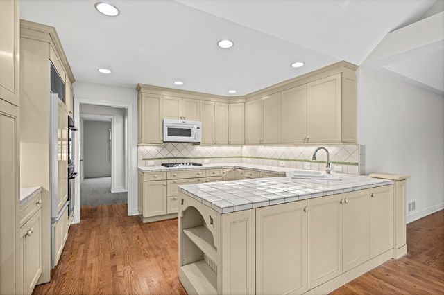 1735 Yale Court, Lake Forest, IL 60045
