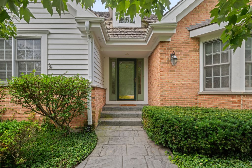 1735 Yale Court, Lake Forest, IL 60045