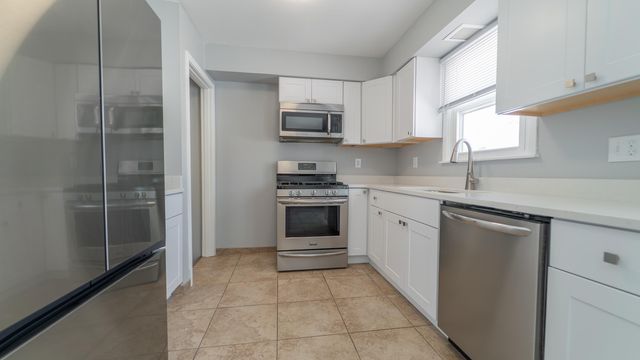 9380 Mckinley Street, Crown Point, IN 46307