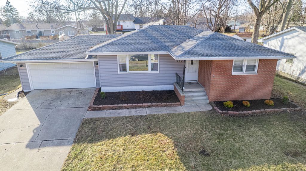 9380 Mckinley Street, Crown Point, IN 46307