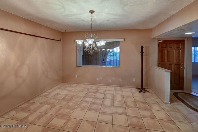 2560 N Jeanette Avenue, Tucson, AZ 85749