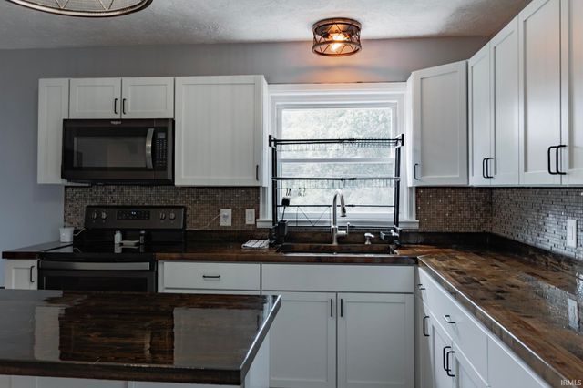8400 Old State Road, Evansville, IN 47710
