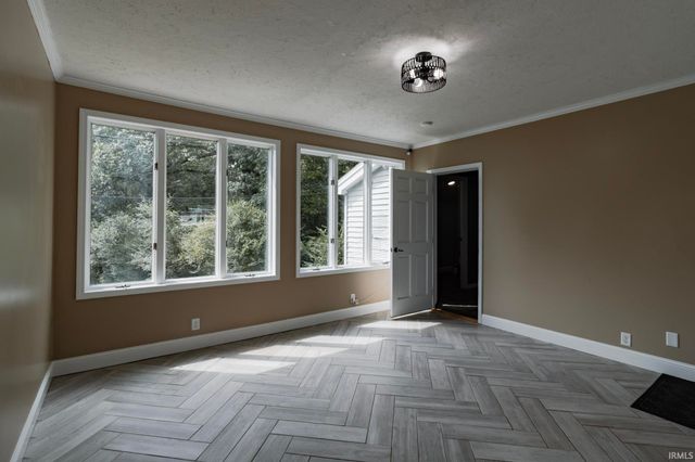 8400 Old State Road, Evansville, IN 47710