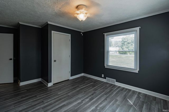 8400 Old State Road, Evansville, IN 47710