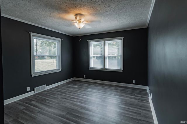 8400 Old State Road, Evansville, IN 47710