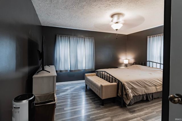 8400 Old State Road, Evansville, IN 47710