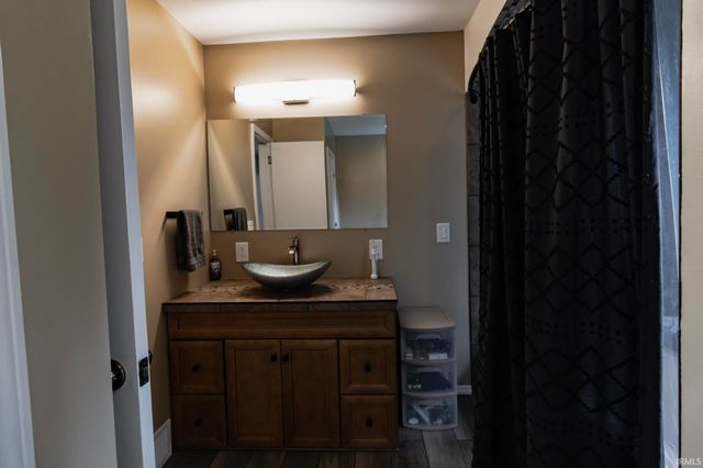 8400 Old State Road, Evansville, IN 47710