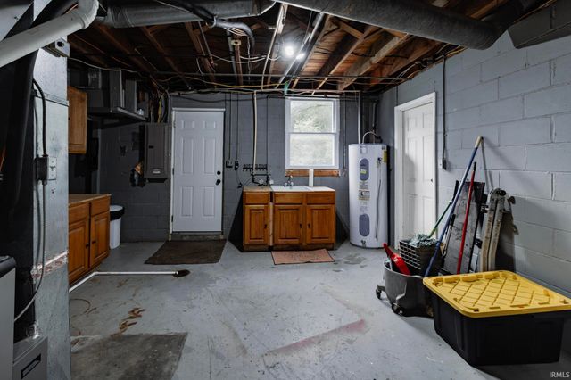 8400 Old State Road, Evansville, IN 47710