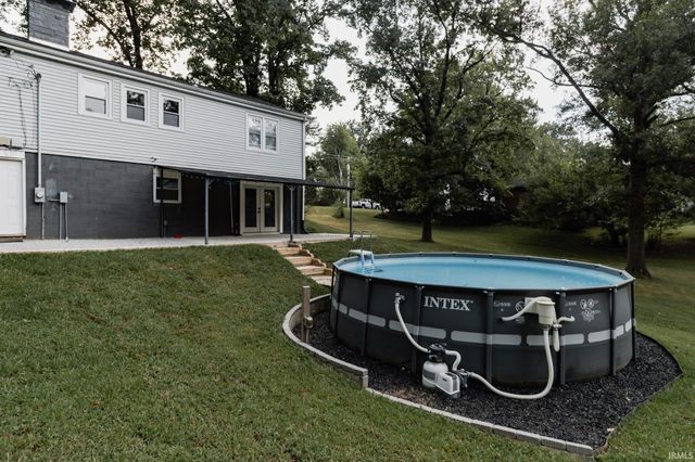 8400 Old State Road, Evansville, IN 47710