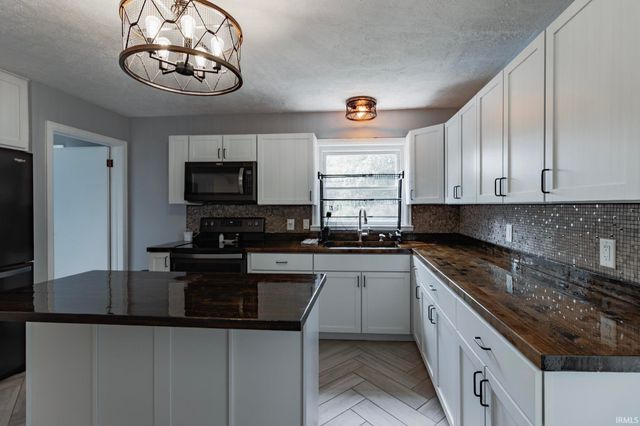8400 Old State Road, Evansville, IN 47710