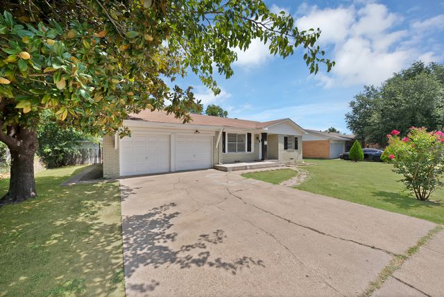 8533 Blossom Lane, Dallas, TX 75227